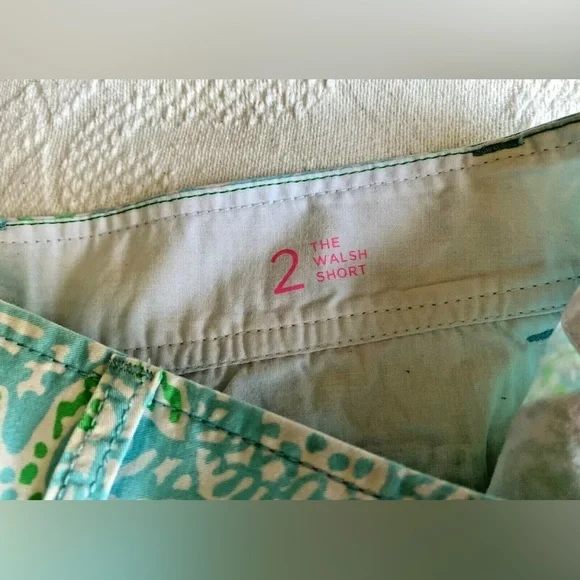 LILLY PULITZER WALSH Shorts Get Crackin Blue & Green Crab Print SZ 2 - Picture 5 of 6